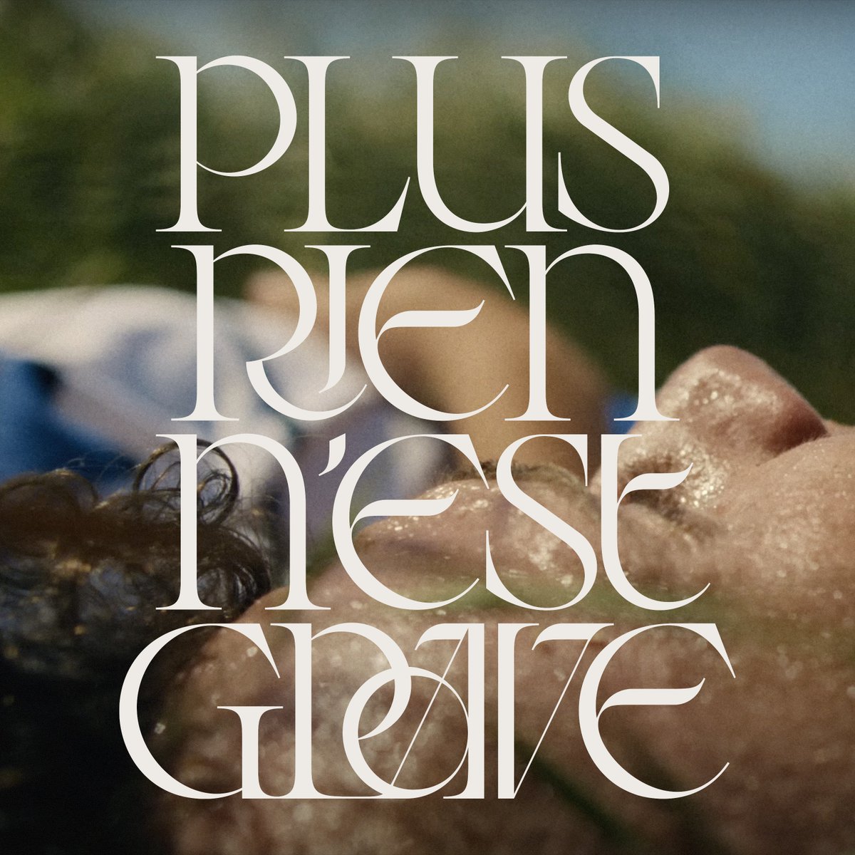 Travisuals's tweet photo. "PLUS RIEN N'EST GRAVE" 🫂💐

Exploration typographique pour le son/clip de Wallace Cleaver dont le thème me tient particulièrement à cœur

Merci @wallacecleaver_ https://t.co/jiEPXKrqo6