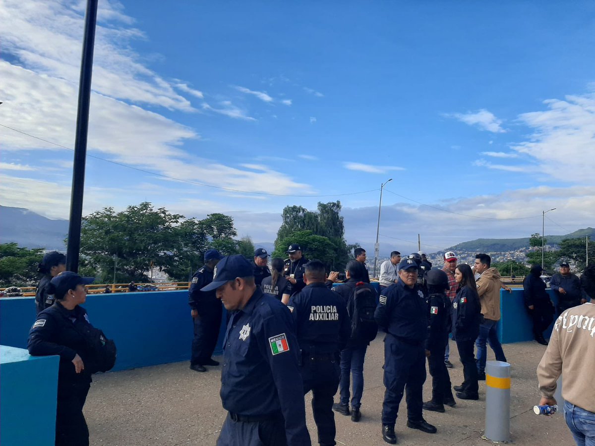 didxha's tweet photo. Así luce el auditorio Guelaguetza en el primer lunes del cerro #Oaxaca de fiesta #Guelaguetza  esto a una hora del inicio de la edición matutina. https://t.co/JEKvgdMMS1