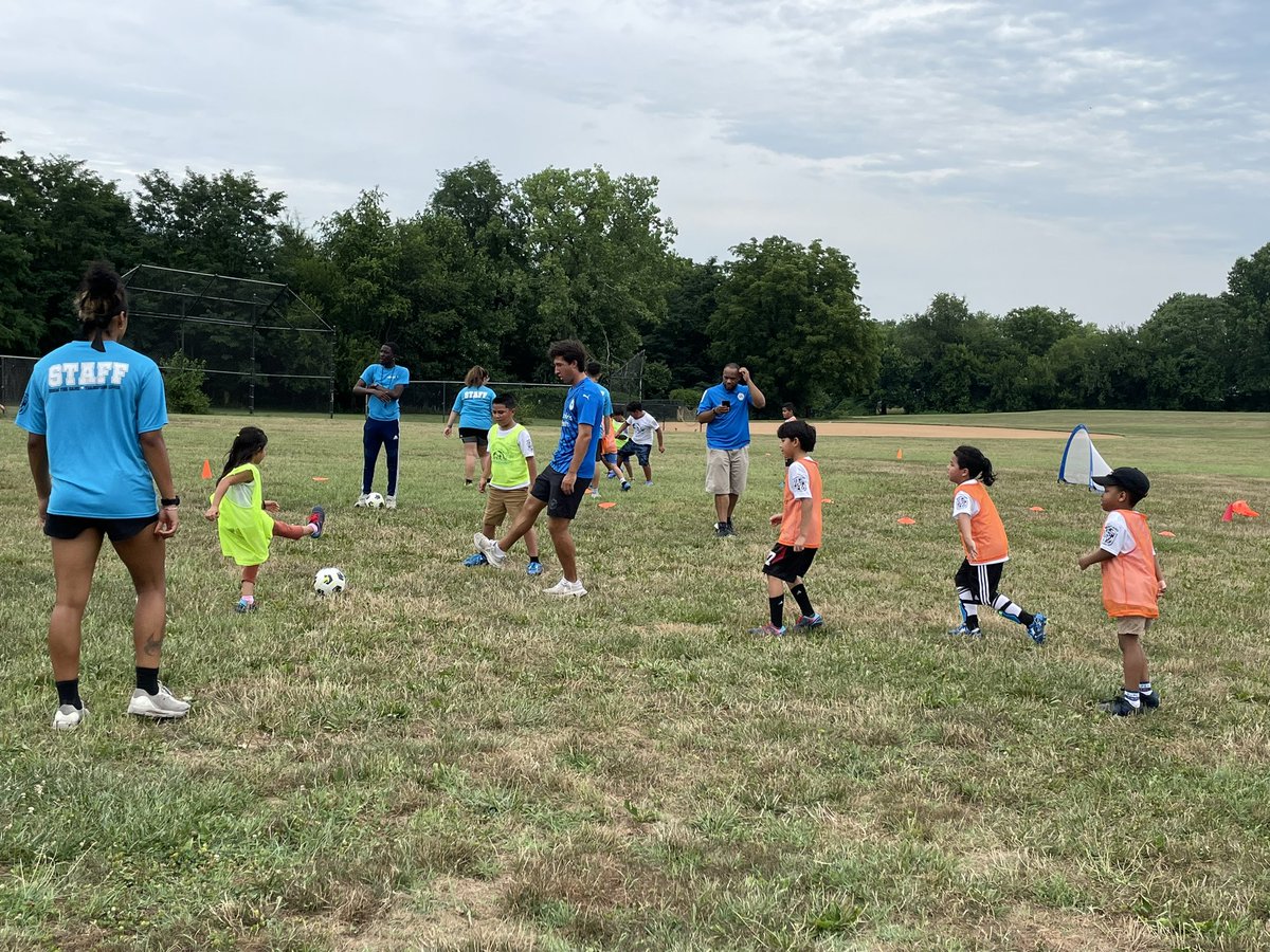 GburgESCSL's tweet photo. A big thank you to @AnnapolisBlues for letting Mark Nakamura come out and share his love of the game with our students! @CSconnect_MCPS https://t.co/JwrHozssnt