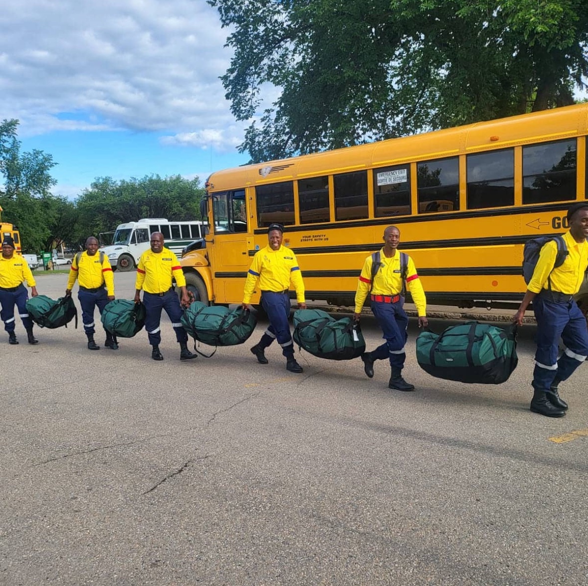wo_fire's tweet photo. Working on Fire is mobilizing a team of 216 firefighters and management personnel to the Canadian province of Alberta to assist with critical firefighting and fire suppression efforts.
#WorkingOnFire #InternationalSupport #AlbertaWildfires
#ProudlySouthAfrican https://t.co/qJ99IFAhvG