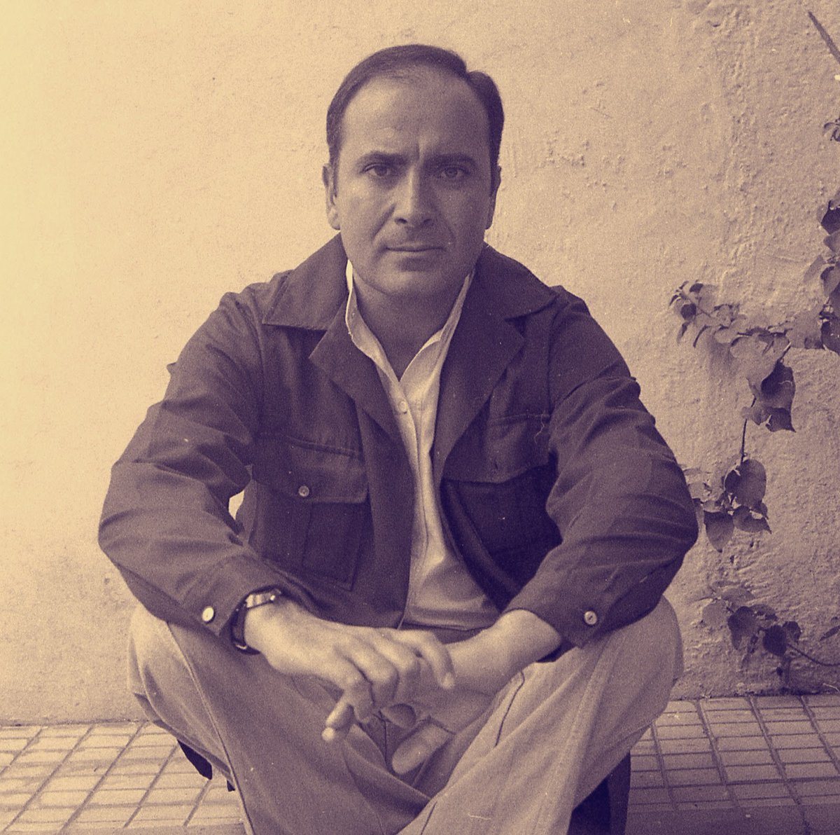 34 años sin Manuel Puig, fanático del cine y de los géneros marginales. Una vez dijo en una entrevista: "Hice mi obra con los desechos, con la basura que arrojaba la gente culta. Con el mal gusto que ellos despreciaban armé mi discurso y fabriqué mi propio lenguaje." +