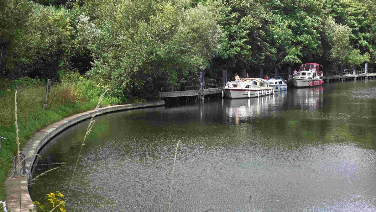 My lock getting quite busy for a #Monday afternoon #Thames #boating #Windsor