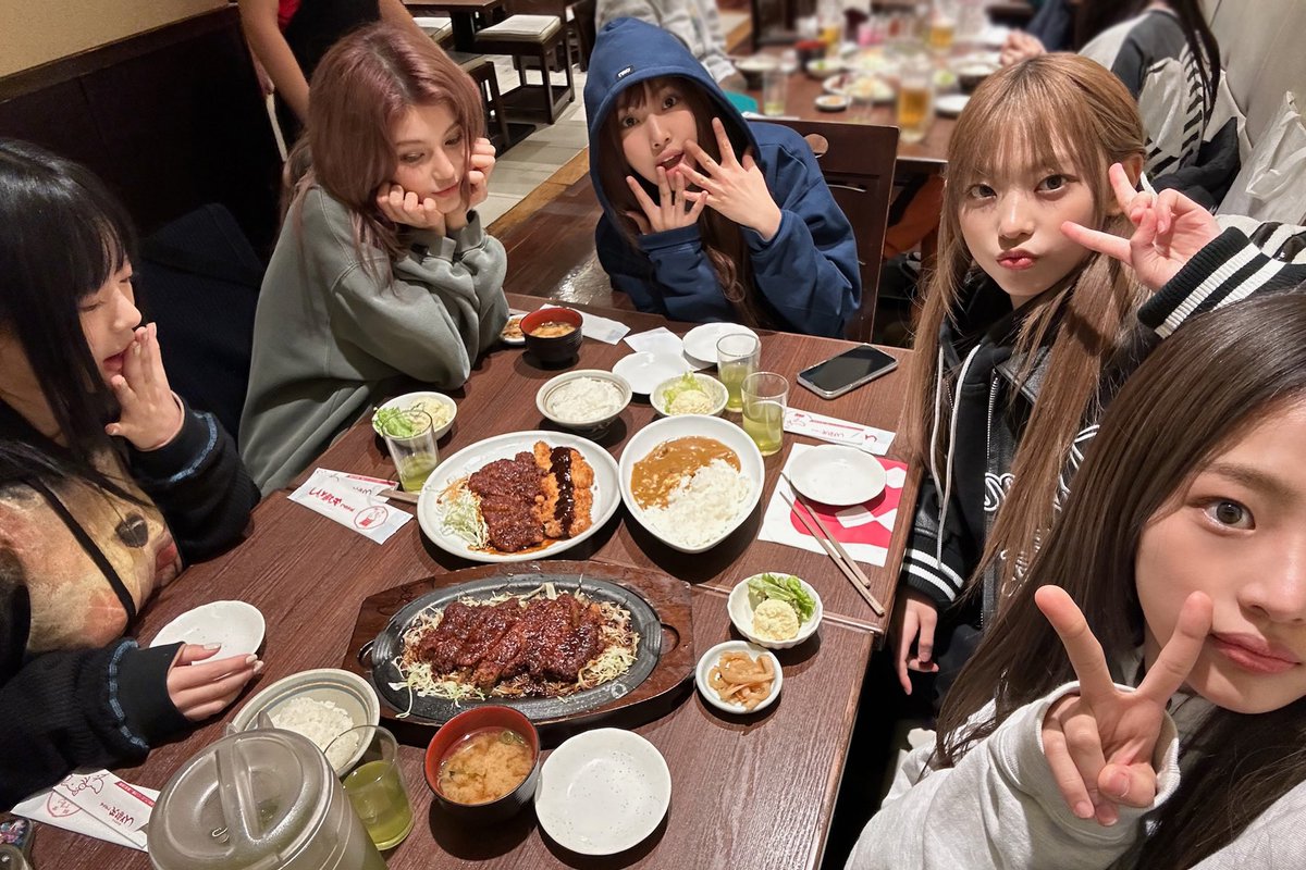keitadj3's tweet photo. #NewJeans、名古屋名物みそかつ 「矢場とん」に現れる🐰

中目黒とんかつ「富士㐂」に続き https://t.co/PYSTu0BSpB