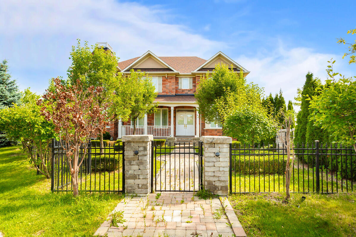 HomesListed's tweet photo. Check this out! Welcome to your dream home! This upgraded Mattamy home features exquisite landscaping, a bright family room with a gas fireplace, a versatile den, laundry, and a maple kitchen with granite countertops and stainless .. https://t.co/qlSWO36Bnx https://t.co/oSDuKQdC6g