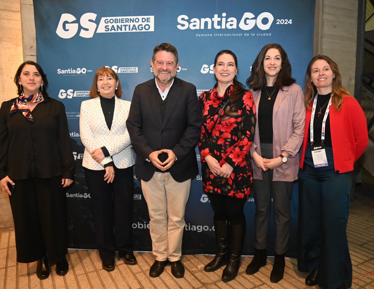 Orrego's tweet photo. Comenzó la Semana Internacional de La Ciudad: #SantiaGo2024: un espacio que hemos querido crear como @Gob_Santiago para instalar la reflexión sobre la ciudad en nuestra agenda pública. Todos sabemos que los grandes dolores de la sociedad moderna, se viven, se padecen y pueden resolver en la ciudad. 
 
Un encuentro internacional que reunirá a diversos actores para intercambiar, crear ideas y prácticas innovadoras en desarrollo sostenible, equidad social, gobernanza, movilidad urbana y crisis climática. Toda la información en https://t.co/CYEiroGZNZ 🌎