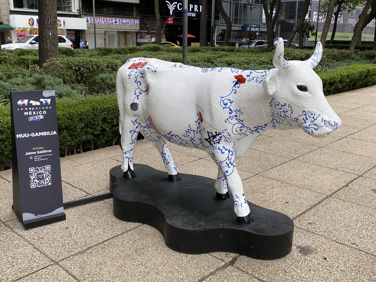 FidesJustitia's tweet photo. #MéxicoCity
#CowParade
#Summer2024 https://t.co/MfFeSgIgVw