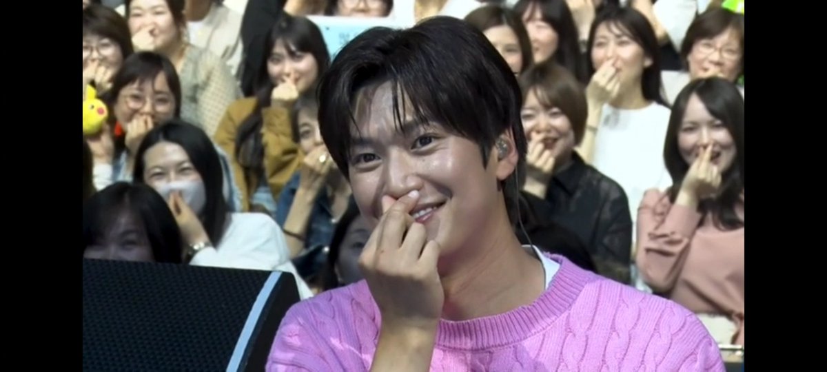 the way Na In Woo makes hearts
#nainwoo