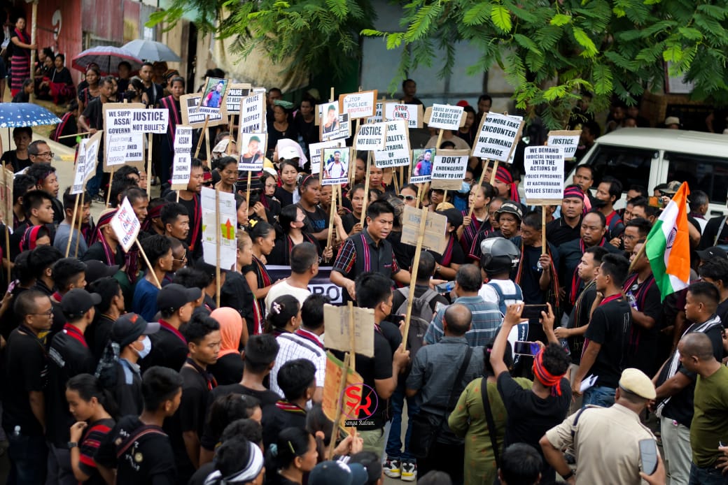 alanthiek's tweet photo. Thousands of Hmars in Barak Valley today stated a protest rally against the extra-judicial killings of 3 Hmars by Assam Police!  Jsutice for the victims! @gpsinghips @himantabiswa @RahulGandhi @Polytikles @Jairam_Ramesh @GauravGogoiAsm @the_hindu https://t.co/4J7ZvHxnVZ