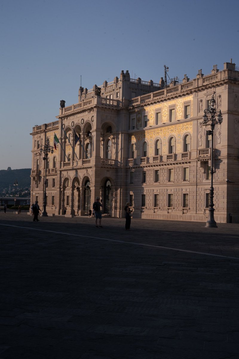 apsdeina's tweet photo. La nostra prima fermata è stata Trieste, luogo cruciale per le persecuzioni razziali e il fascismo di confine. Qui abbiamo incontrato le tante storie provenienti dai luoghi della #memoria della città e della Risiera di San Sabba

#promemoria_balcani #staydeina #unideadimondo https://t.co/7Pm4BLc9XO