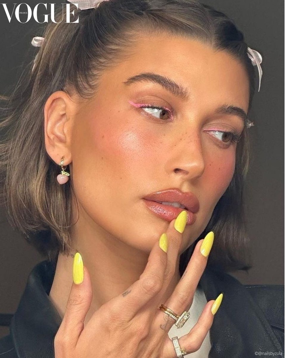 VogueFrance's tweet photo. Les #ongles en amande sont l'une des formes les plus flatteuses et polyvalentes qu'on puisse porter au bout des doigts. 
Découvrez ici toutes les idées pour vos prochaines #manucures --> 
https://t.co/AfmxGjDMqU

©@nailsbyzola
#HaileyBieber https://t.co/ncI8yhTW3R