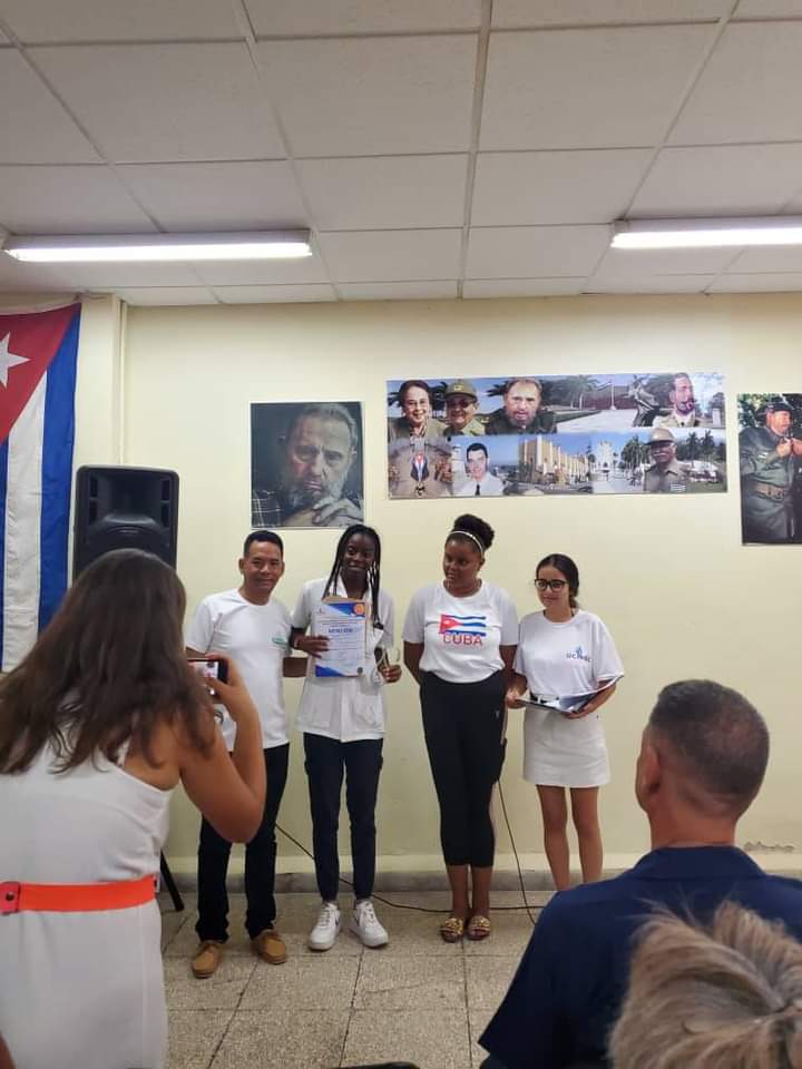 ucm_sc's tweet image. Momento de reconocimientos a estudiantes y profesores en calidad de tribunales,participantes,destacados y relevantes  de la Jornada de Curisan #FEUCuba #UCM_SC #sindicato #santiago #MINSAP #vicerrectoria .