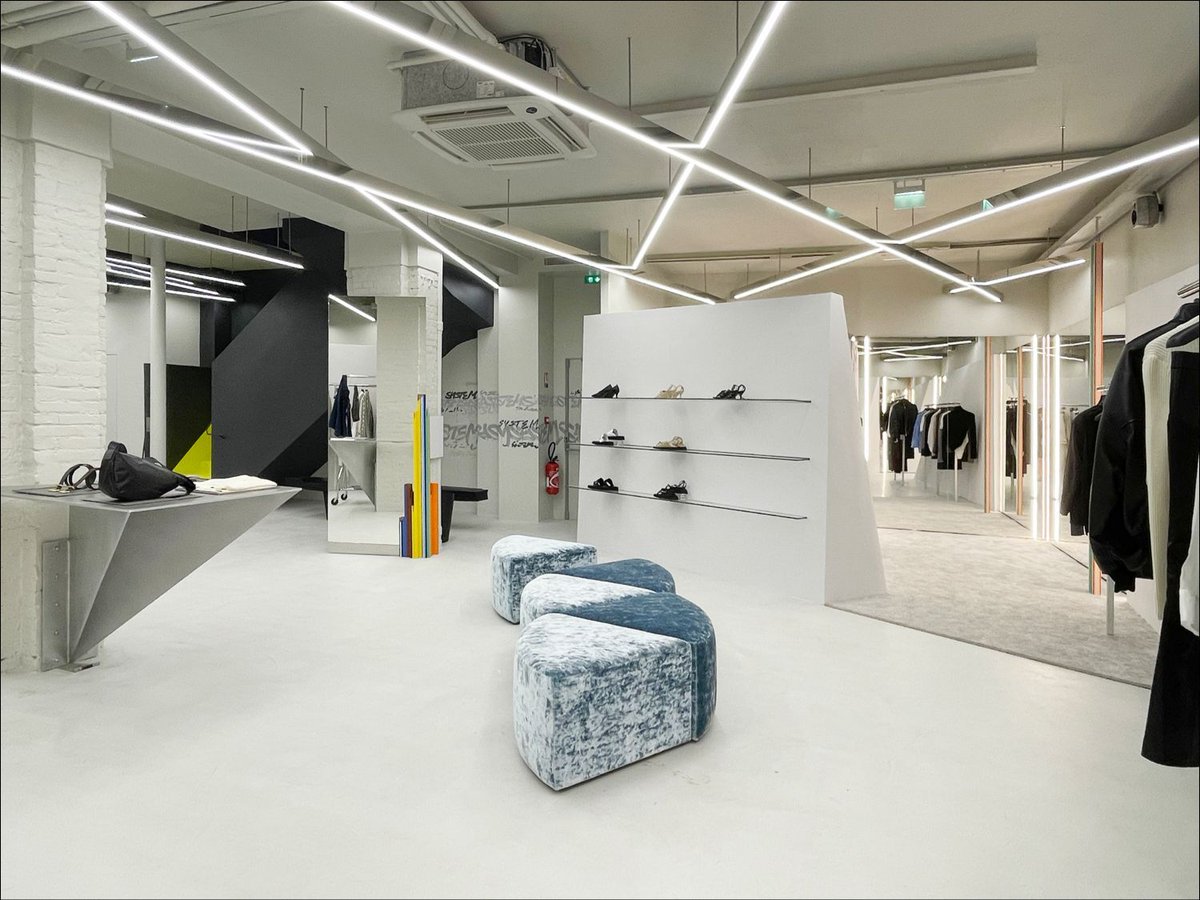 CaadDesign's tweet photo. Sistema abre su tienda insignia en París: un espacio funcional con arte contemporáneo que captura la esencia de Seúl. 

Diseño: Gonzalez Haase AAS  
Localidad: París, Francia
Fuente: superfuture
https://t.co/g7Ck4v0jQe 

#loveisinretail #retail #retaildesign #storedesign https://t.co/nGCJgjHuAF