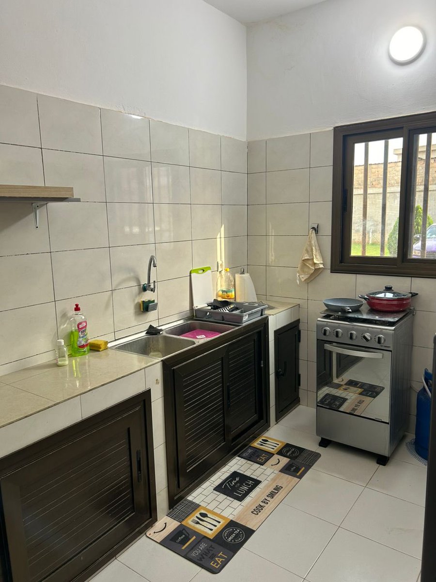 Appartement VANILLE, 1 chambre salon
Appartement meublé de 2 pièces, chambre salon, tout confort dans une résidence calme et sécurisée.
Inclus wifi - eau - canal - ménage
Prix journalier: *20.000 FCFA *
Prix 1 semaine : 120.000 FCFA
Prix 10 jours: *160.000 FCFA *