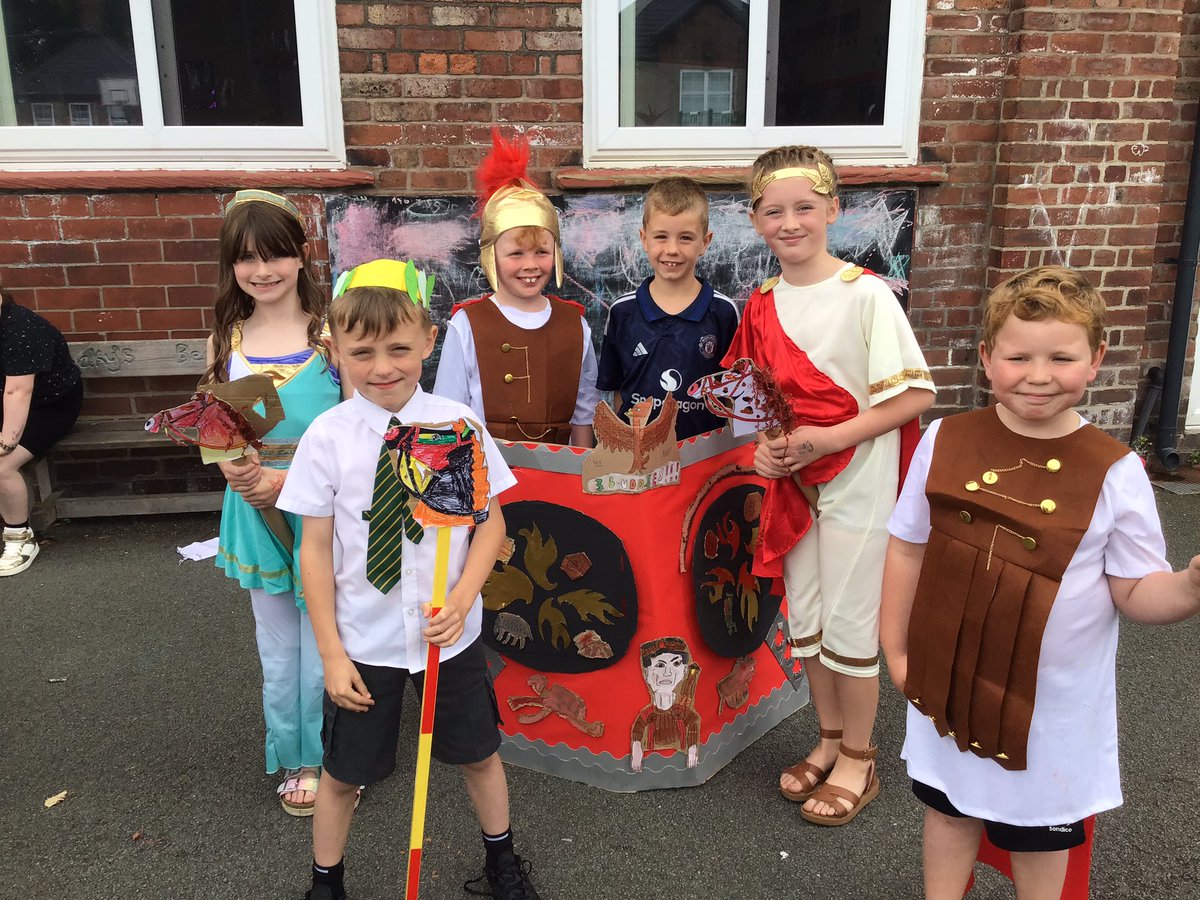 Y3Oaky's tweet photo. What an amazing day! We designed a shield, sang Roman chants, created a Laurel wreath headband AND raced our very own Oaky chariots. #OakyHistory https://t.co/FBVPNv7mny