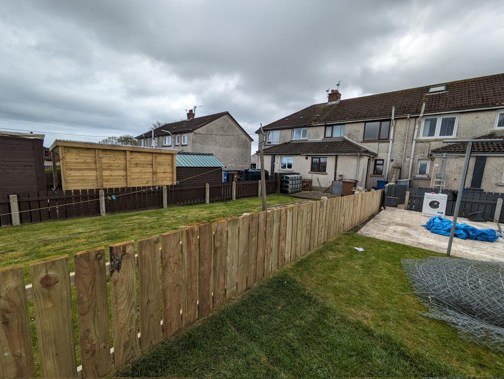 EpicScottishMan's tweet photo. @fairlyoddfi Fence I built at work https://t.co/NjB7yoaStG