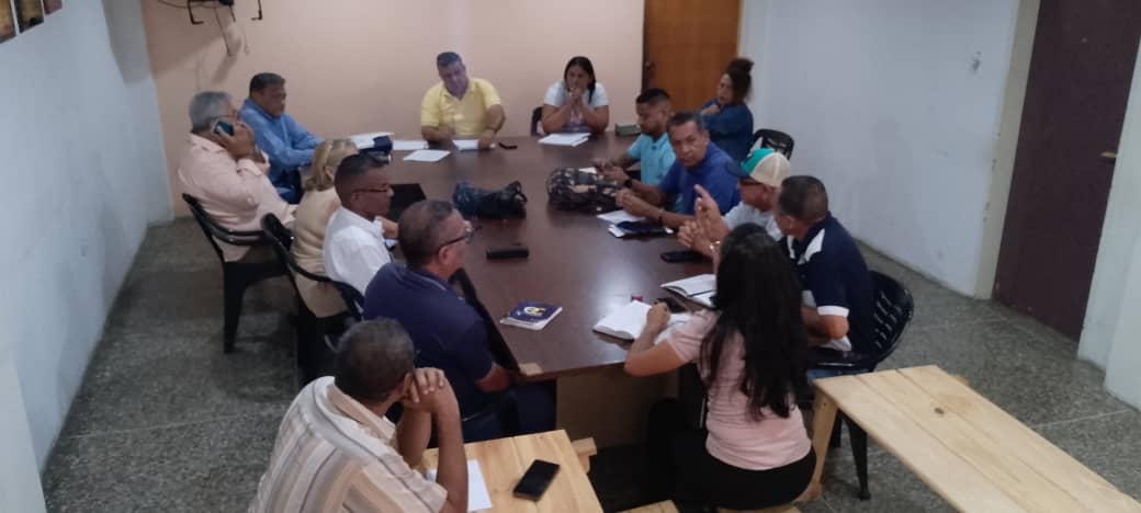 PUDApure25's tweet photo. Apure avanza y no se de tendrá hasta recuperar la tan ansiada libertad para el pueblo Venezolano.

 En este sentido este Lunes 22 de Julio la plataforma Unitaria Democrática del estado Apure, se reunió con el fin de finiquitar un Cierre de campaña perfecto, acompañado del pueblo https://t.co/DfPHHrNcuu