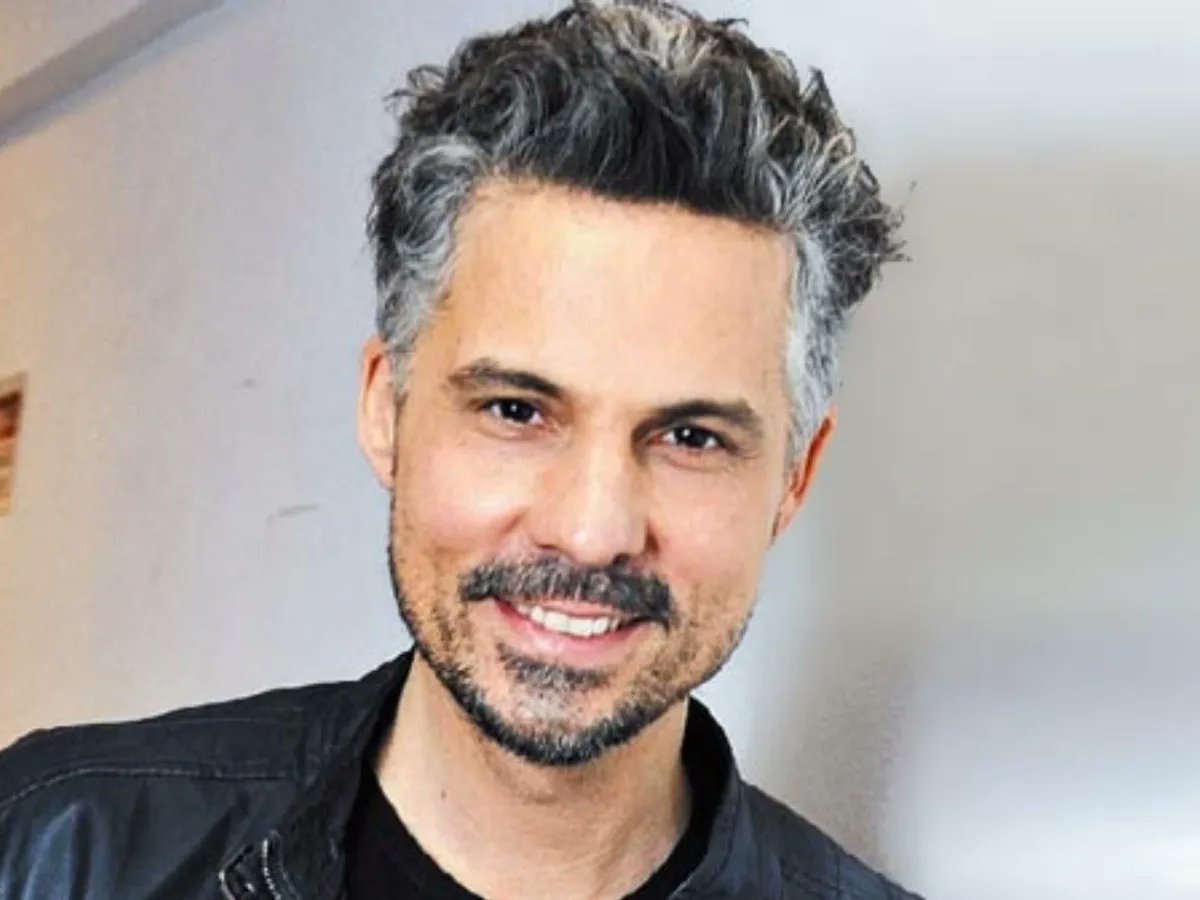 Hoy a las 21 hs en el programa radial Dionisio, premios Argentores, Ace y Leònidas Barletta, que se emite por FM La Tribu 88.7 Mz , entrevistaremos a la actriz Romina Fernandes  al dramaturgo, actor y director Lisandro Fiks.  y al actor, dramaturgo y mùsico Federico Olivera ,