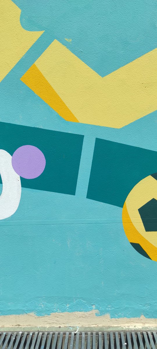 Vivim l'esport! 🏑🏀🤸🏽‍♂️

Així es trobaran el pati els i les alumnes de #JECasp al setembre; amb un mural que representa diferents esports que practiquen al centre i la idea d'esportivitat 🙌 Fantàstic projecte d'art urbà fet per l'artista Núria Toll!