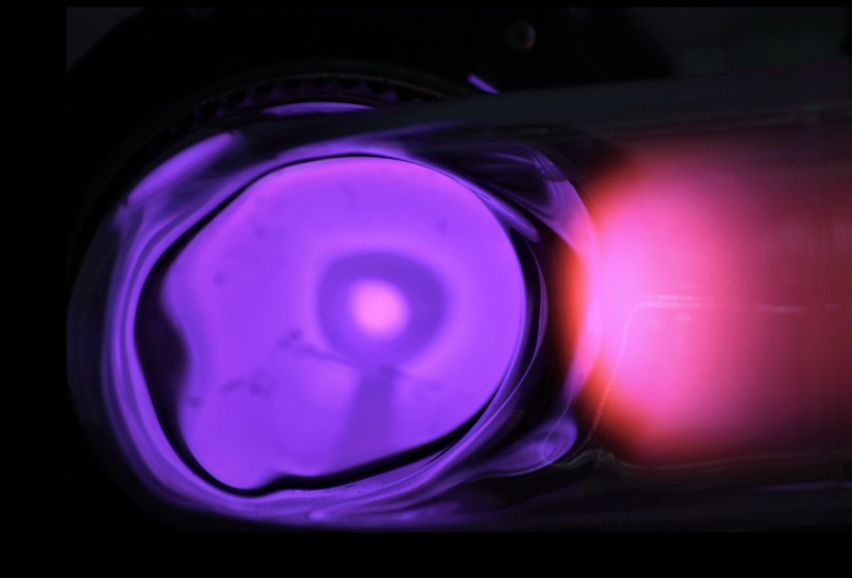 CNRS_IN2P3's tweet photo. #UnétéenImages🌞 | Cet été, découvrez les coulisses de CNRS Nucléaire et Particules en images (3/22)

« La lumière des ions illumine nos accélérateurs »

Photo réalisée par Guillaume Lescalié au @GANIL_SPIRAL2 
https://t.co/mAvhqxZZtf
#ConcoursPhoto @CNRS_PN @CEAIrfu @CNRSImages https://t.co/DqMGrsRkww