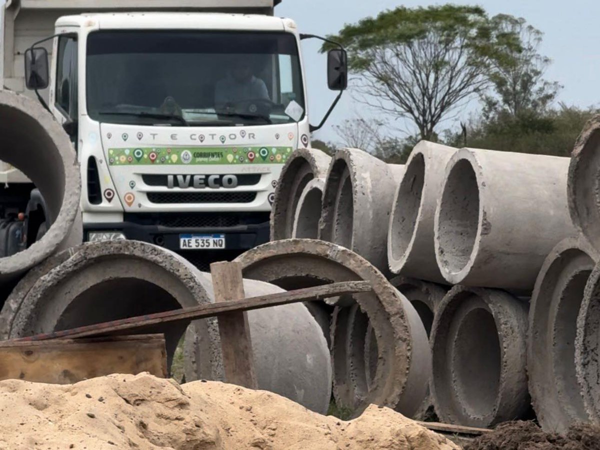 mospcorrientes's tweet photo. ➡️ El @CorrientesGob encara diferentes obras en la localidad de #ElSombrero, tendientes a la readecuación de niveles y cordones cunetas de calles del ejido urbano. https://t.co/SuoDuZOrdN