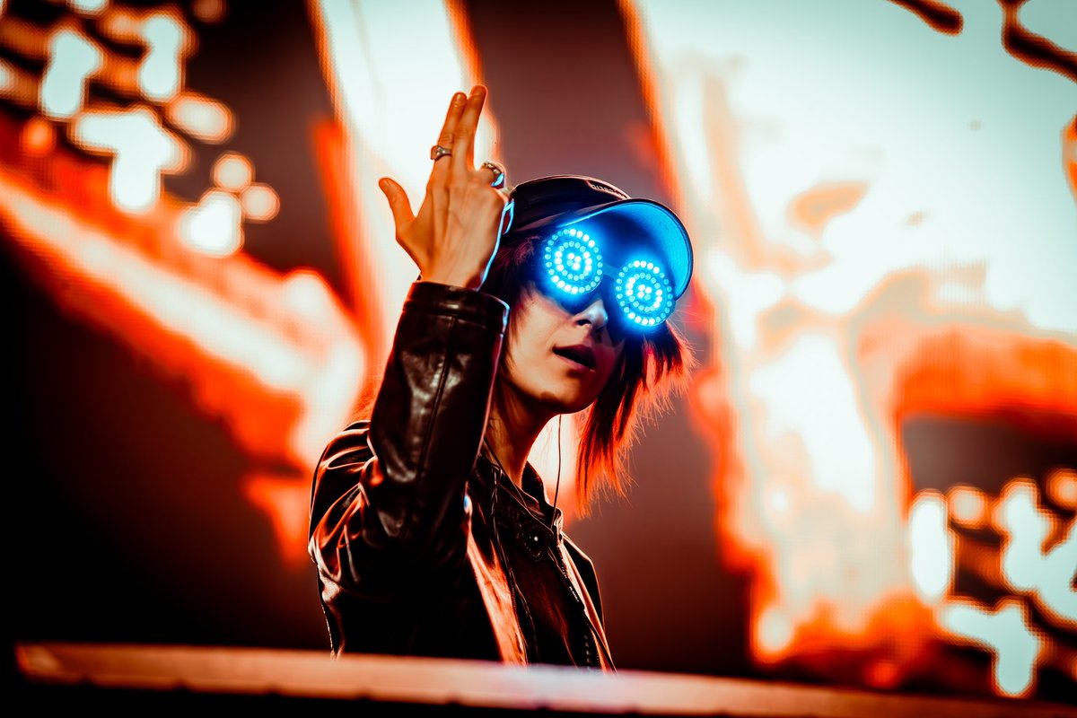 OfficialRezz's tweet photo. Historic night closing Tomorrowland with @deadmau5 

Won’t forget this. https://t.co/cq3K2rSdUx