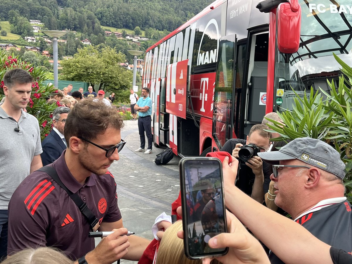 Der FC Bayern München trainiert bis zum Mittwoch in Rottach-Egern. „Wir haben die großartige Chance, eine starke Mannschaft aufzubauen“, sagt der neue Trainer Vincent Kompany. #FCBayern #dpareporter