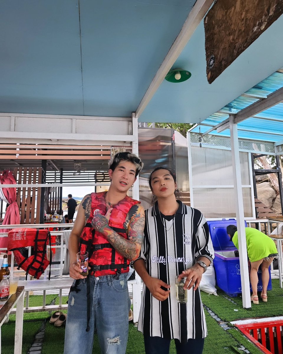 พีส tweet media