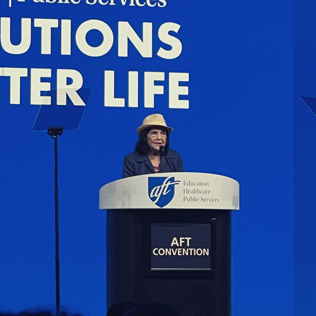 mr_bocanegra's tweet image. “Si se puede!” @DoloresHuerta addressing the delegates at the @AFTunion Convention! #RealSolutions