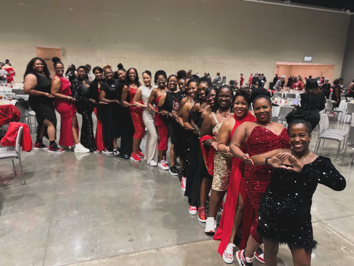 HeavenlySkyes_'s tweet image. A week ago, chapters from the charismatic and courageous central region of Delta Sigma Theta Sorority, Inc. came together to learn, connect and solidify our plans for social action. I’m still bursting with joy a week later. 🔺🐘❤️ 

#DST #C34L #DeltaSigmaTheta #Sorors #28SUPREME