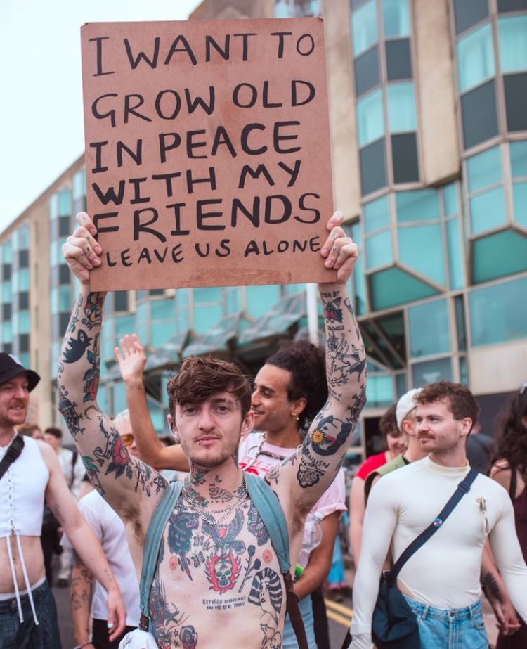 steph 🦖 (@queermurphys) on Twitter photo 