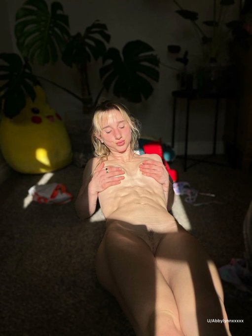 Would you ever date a girl with abs https://t.co/WQDNK4Mjbw
