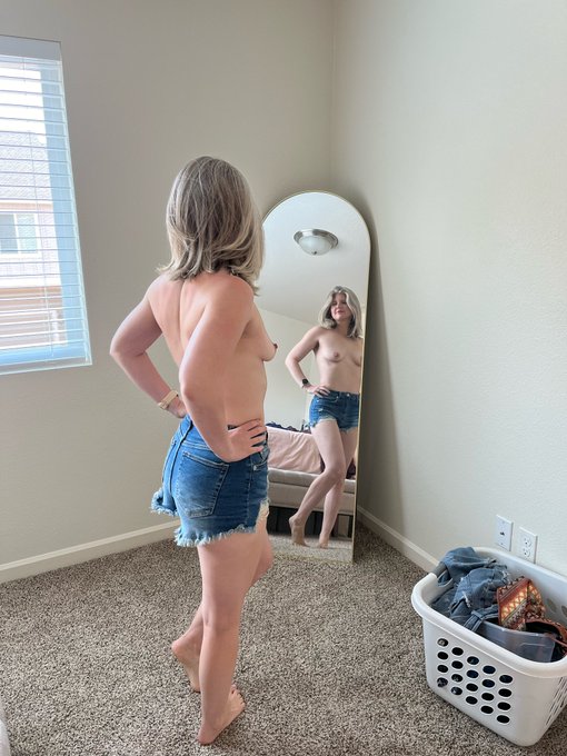 Good morning!  Trying to decide whether I like these jean shorts.   Thoughts? https://t.co/RulMwYacK