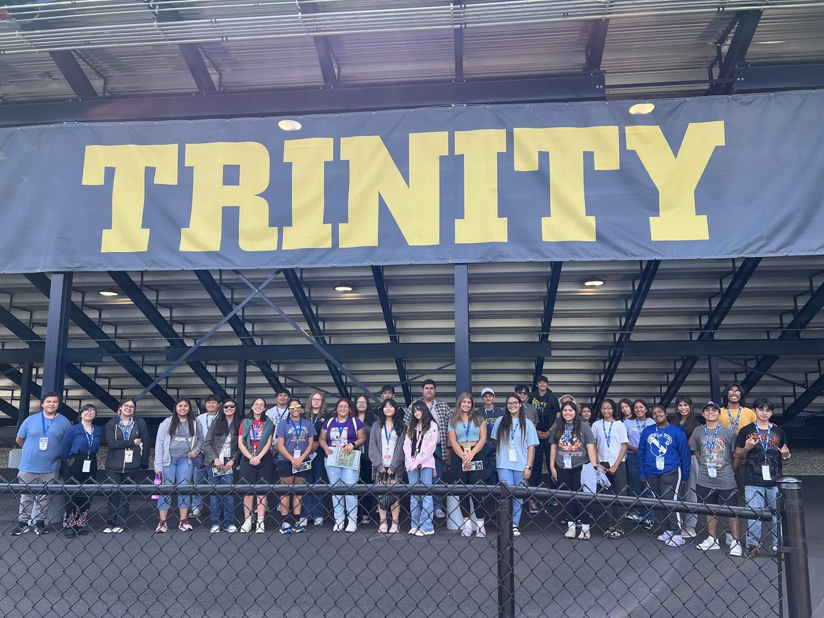 SAISD_AVID's tweet photo. SAISD HS Scholars on the first stop of our Massachusetts College Tour yesterday at Trinity College in Hartford, Connecticut. @SAISD @SAISDthePost @SAISDFoundation @SAISD_CI @ALA_SAISD @SAISDBrackHS @SAISDBurbankHS @SAISDHighlands @SAISDLanier @SAISDStPhilips @ywlasatx @HsHouston https://t.co/SlXZc8xCjA