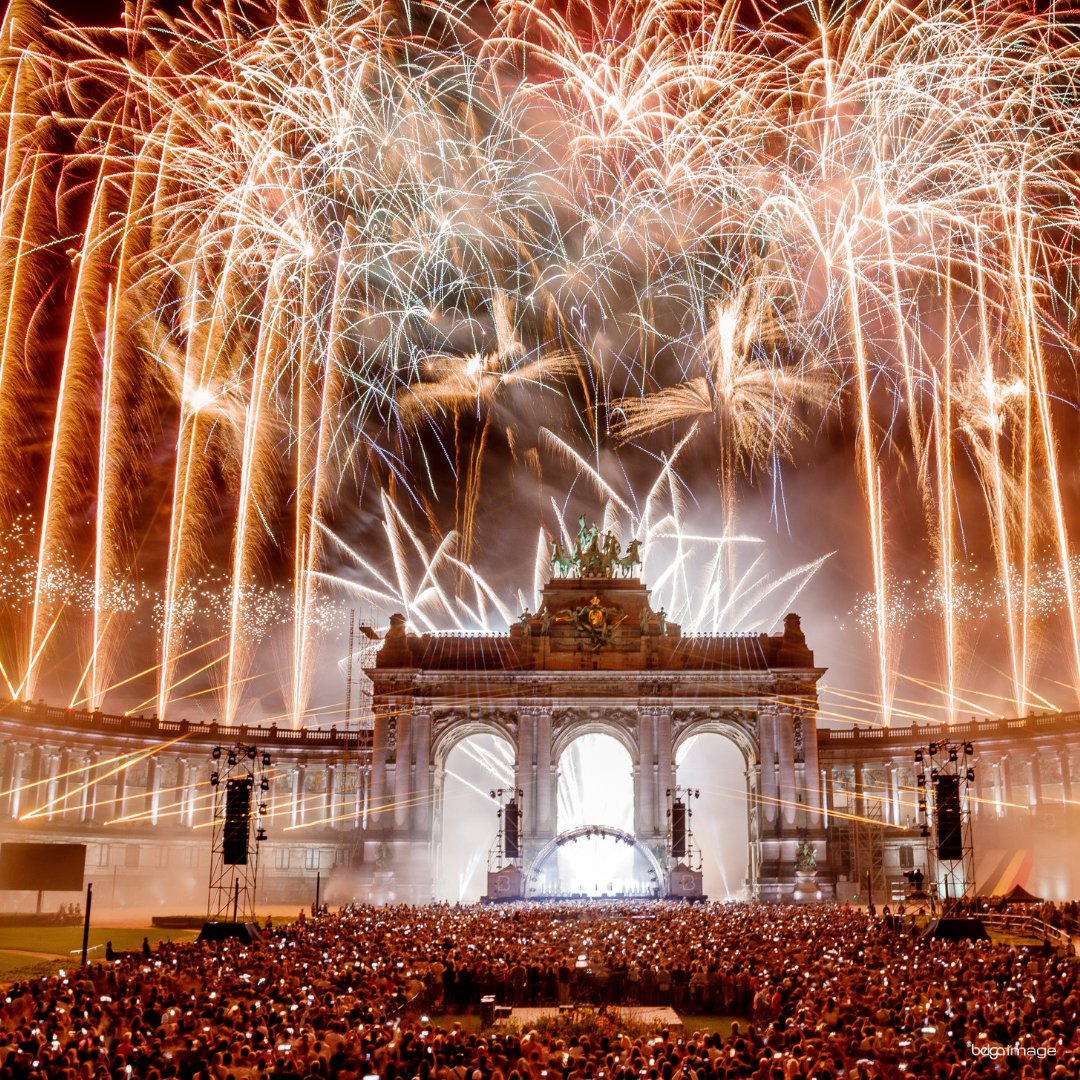 Belgium's tweet photo. Ever wondered what a party for the whole country looks like? 

🎉 🇧🇪 It was a magical night yesterday, as ‘Belgian Party’ spectacularly closed the celebrations for Belgium’s National Day with concerts, drones, lasers and fireworks!

📷 1, 3: Alohafred Photography https://t.co/1i4ml70trV