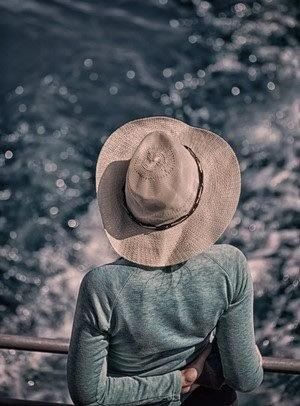 Stefania6891613's tweet photo. ...la moda e il tempo passano ma i cappelli no, ed oggi il mare era stupendo.
#cappelli https://t.co/fXKyBKkZw7