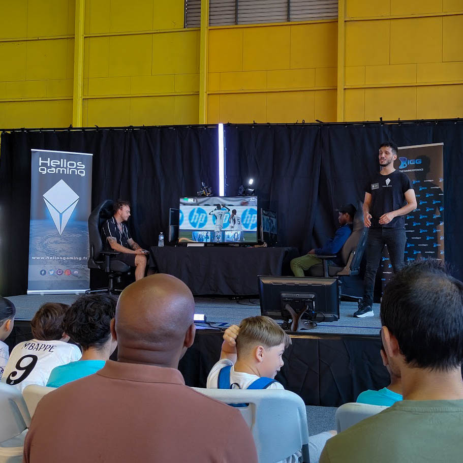 HeliosGamingFR's tweet photo. Ce samedi, c'était la première édition de Flo' dans le Game 🔵⚪

Merci à tous d'être venus 🔥 C'était le retour pour nous et on a déjà hâte des prochaines annonces 👀

Félicitations aux finalistes
Mario Kart - 🥇 Skyheed 🥈 @CEW_Otakuni 
EA FC 24 - 🥇 @KaioKuuzy  🥈 @zebesth9 https://t.co/MAfYj1zt6T