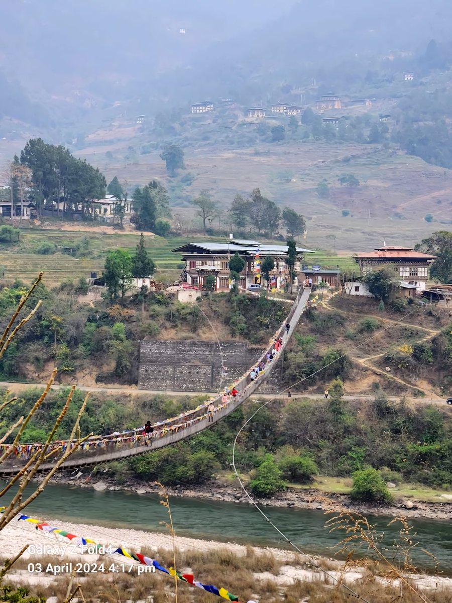 ScorpiRov's tweet photo. Bhutan has one of the most stunning landscapes in the world.

Punakha Suspension Bridge, the longest suspension bridge in Bhutan, stretching across the majestic Pho Chu River, measuring 180m

It links Punakha Dzong (a historic fortress) to Shengana, Samdingkha &amp; Wangkha villages. https://t.co/ZTkfZ9DdSt