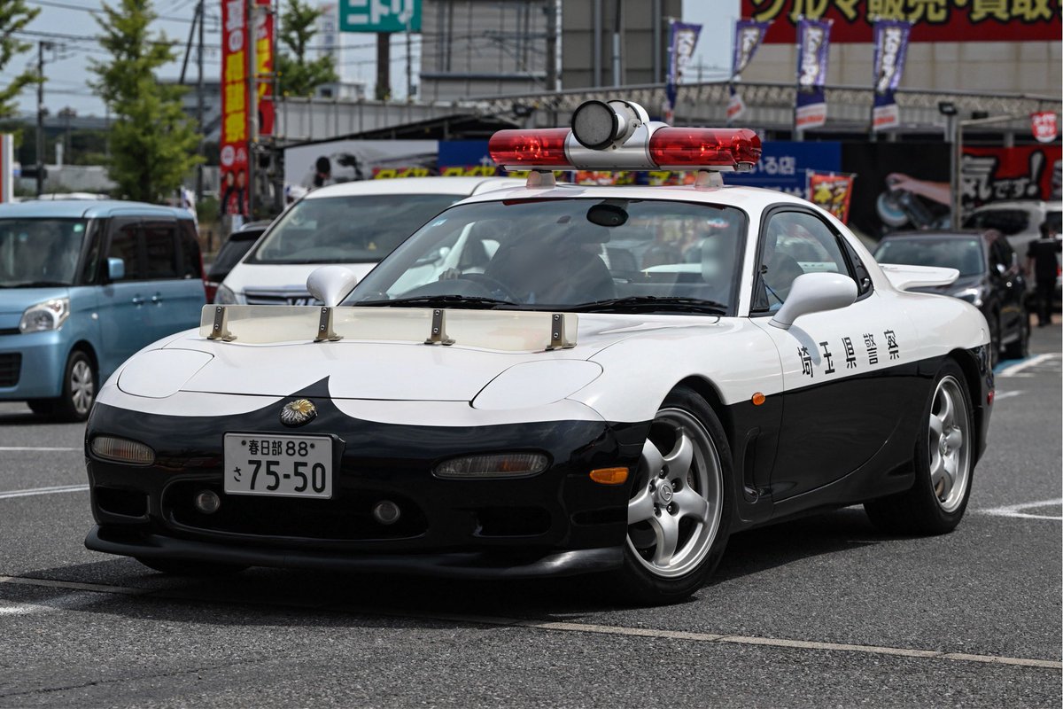 PRS_220's tweet photo. 2024/7/20
「交通安全運動キャンペーンGT-R＆RX7パトカー展示inスーパーオートバックス大宮西バイパス店」
「警察官募集展示inイエローハット大宮17号バイパス店」
向かい合いの店舗での展示でした
現在夏の交通安全運動が行われております
夏休みでのお出かけの際は安全運動でお願いします https://t.co/F5TWyOuoo8