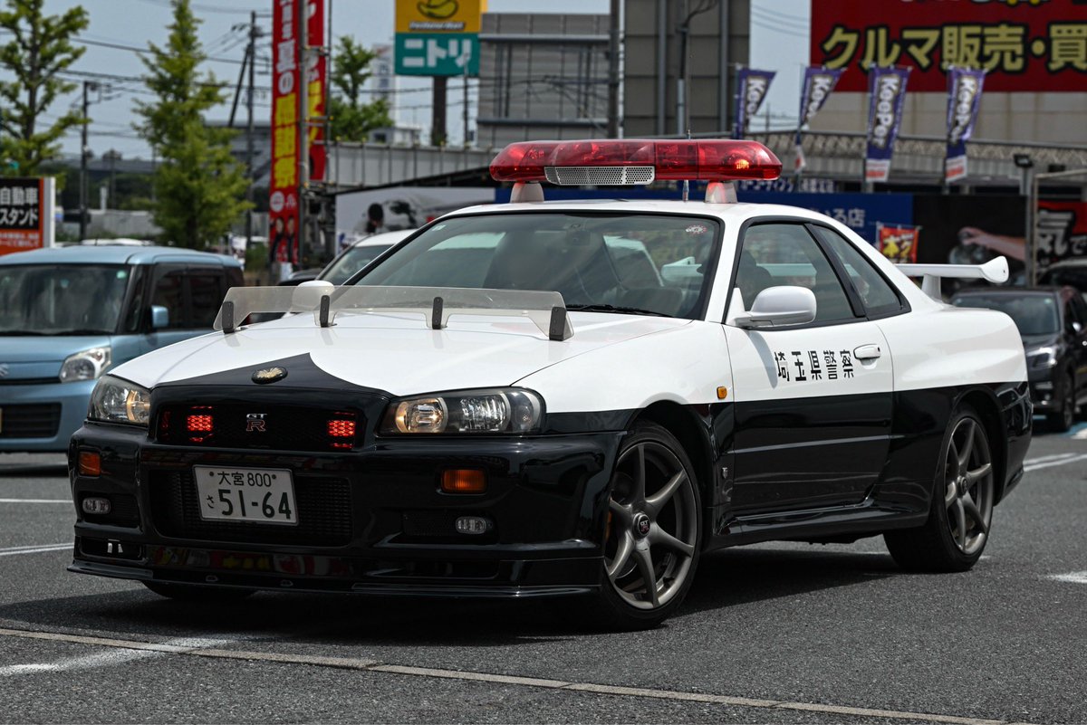 PRS_220's tweet photo. 2024/7/20
「交通安全運動キャンペーンGT-R＆RX7パトカー展示inスーパーオートバックス大宮西バイパス店」
「警察官募集展示inイエローハット大宮17号バイパス店」
向かい合いの店舗での展示でした
現在夏の交通安全運動が行われております
夏休みでのお出かけの際は安全運動でお願いします https://t.co/F5TWyOuoo8