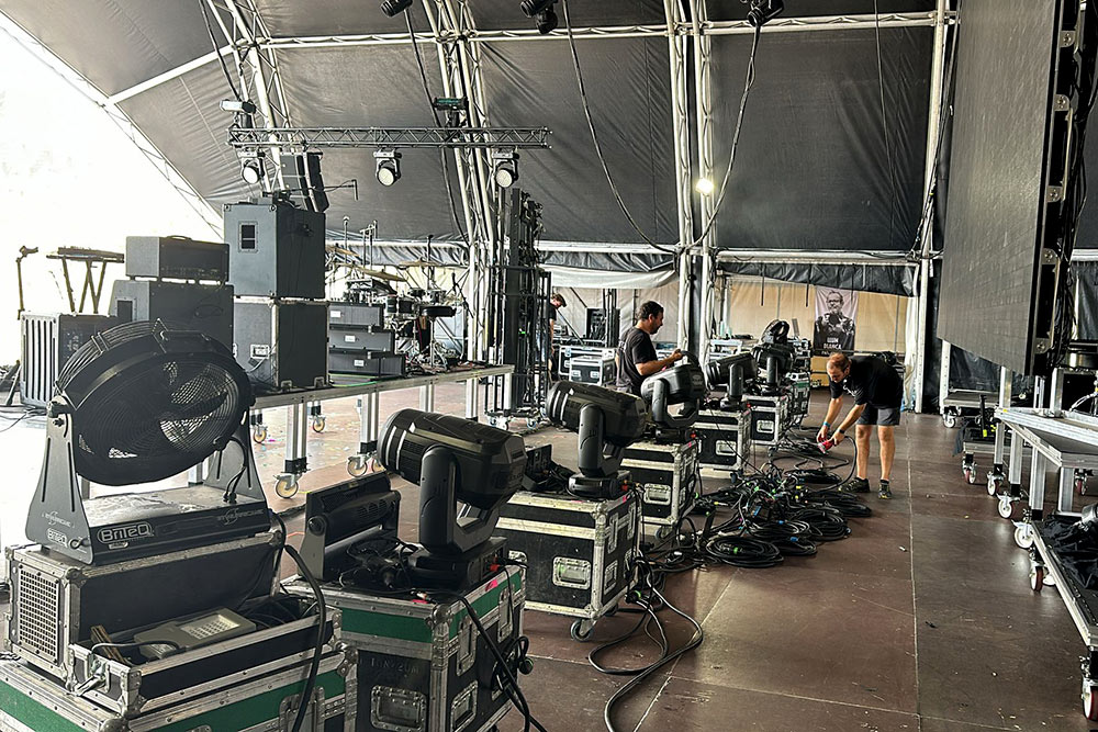 La 14a edició del #Cruïlla aplega 77.000 assistents, la xifra més alta de la història del #festival. A #Araso, seguim posant llum i so a dos dels seus escenaris. 😊 A pels 15 anys!! 🎉

#Cultura #Sonorització #Illuminació #ProduccioTecnica #FestivalCruïlla2024
#Barcelona