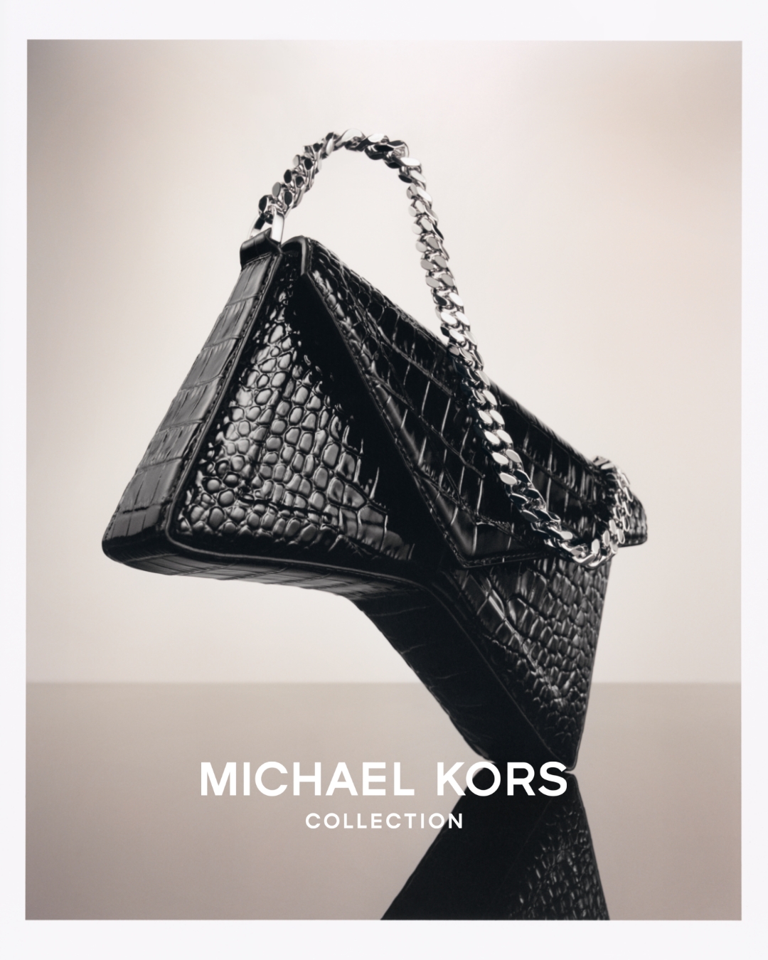 Michael Kors on X A study in chic versatility. Introducing the Manhatta handbag from the Fall Winter 2024 Michael Kors Collection. Pulling inspiration in both name and design from the city of Manhatta...