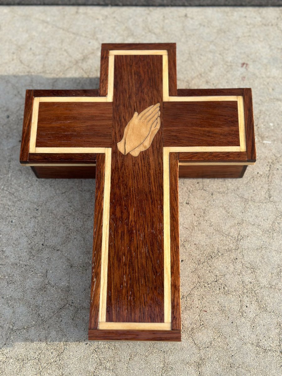 DustyBeard3773's tweet photo. Cross prayer box with praying hands inlay.  Made from Brazilian cherry and American cherry https://t.co/DTB5KK6a0R