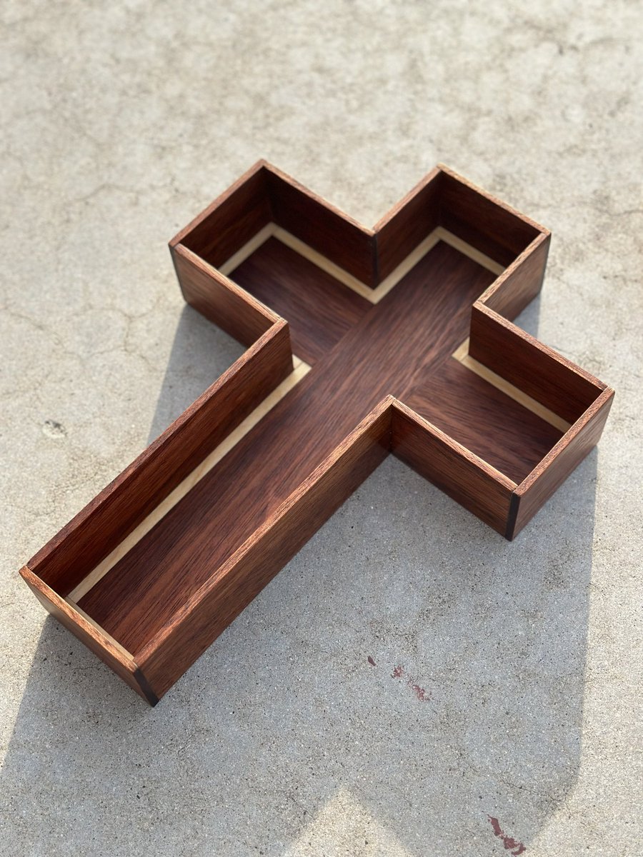 DustyBeard3773's tweet photo. Cross prayer box with praying hands inlay.  Made from Brazilian cherry and American cherry https://t.co/DTB5KK6a0R
