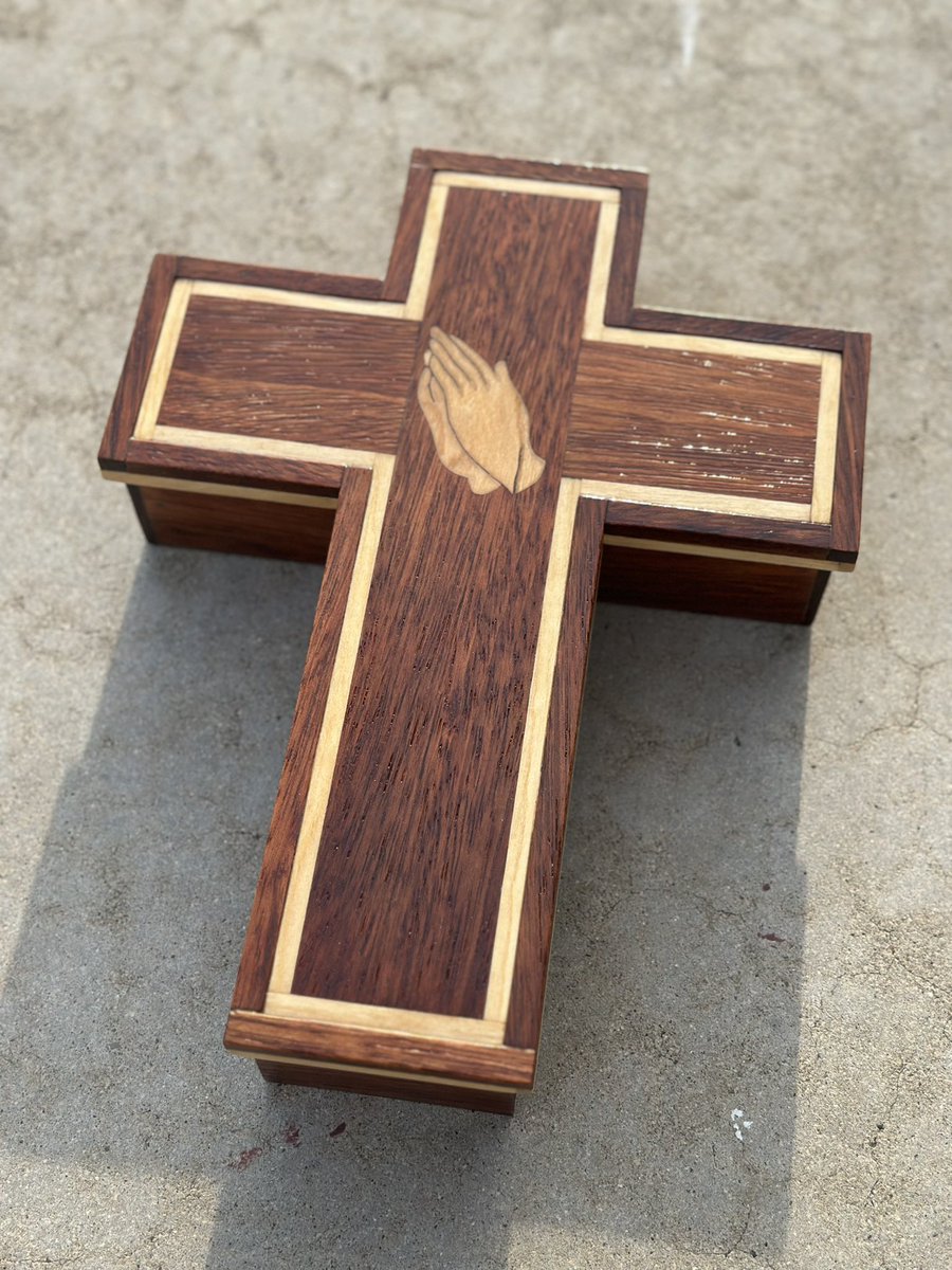 DustyBeard3773's tweet photo. Cross prayer box with praying hands inlay.  Made from Brazilian cherry and American cherry https://t.co/DTB5KK6a0R