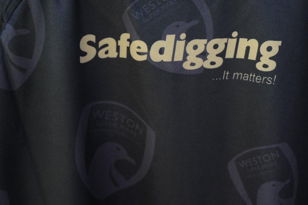 WSM_AFCOfficial's tweet photo. ⚫️🔍

🤝 #NKTeamwear, @uhlsport, #AvalisGlacierWater, #ThePhoneGuys, @safedigging 

📷 @mstainerphotog https://t.co/A1POGiYqpT