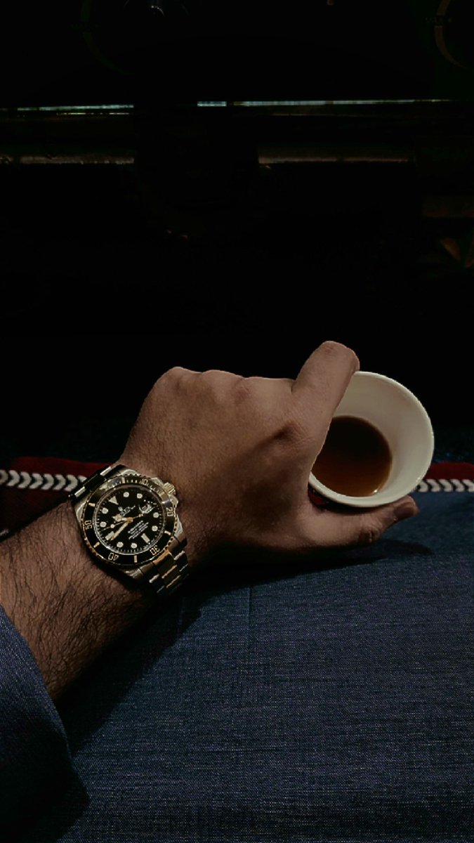 وين المَفر وين اللجوء ؟
إزعاج حتى .. براحتي ،

من كثر ما عندي هدوء 
مزعجني حتى عقرب ساعتيّ !