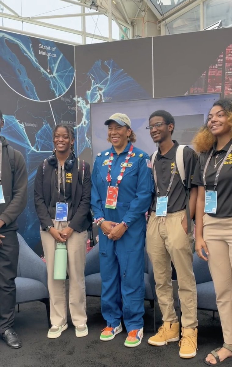 deepseadawn's tweet image. A true highlight for me at #esriUC2024 was getting to spend so much time w/the scholars of the Harris-Stowe State University HBCU Immersion in GEOINT program. Keep rising young people!!
@BlkinGeoscience #BlackandSTEM @BLACKandSTEM @BlkInComputing #ChallengerDeep #HSSU