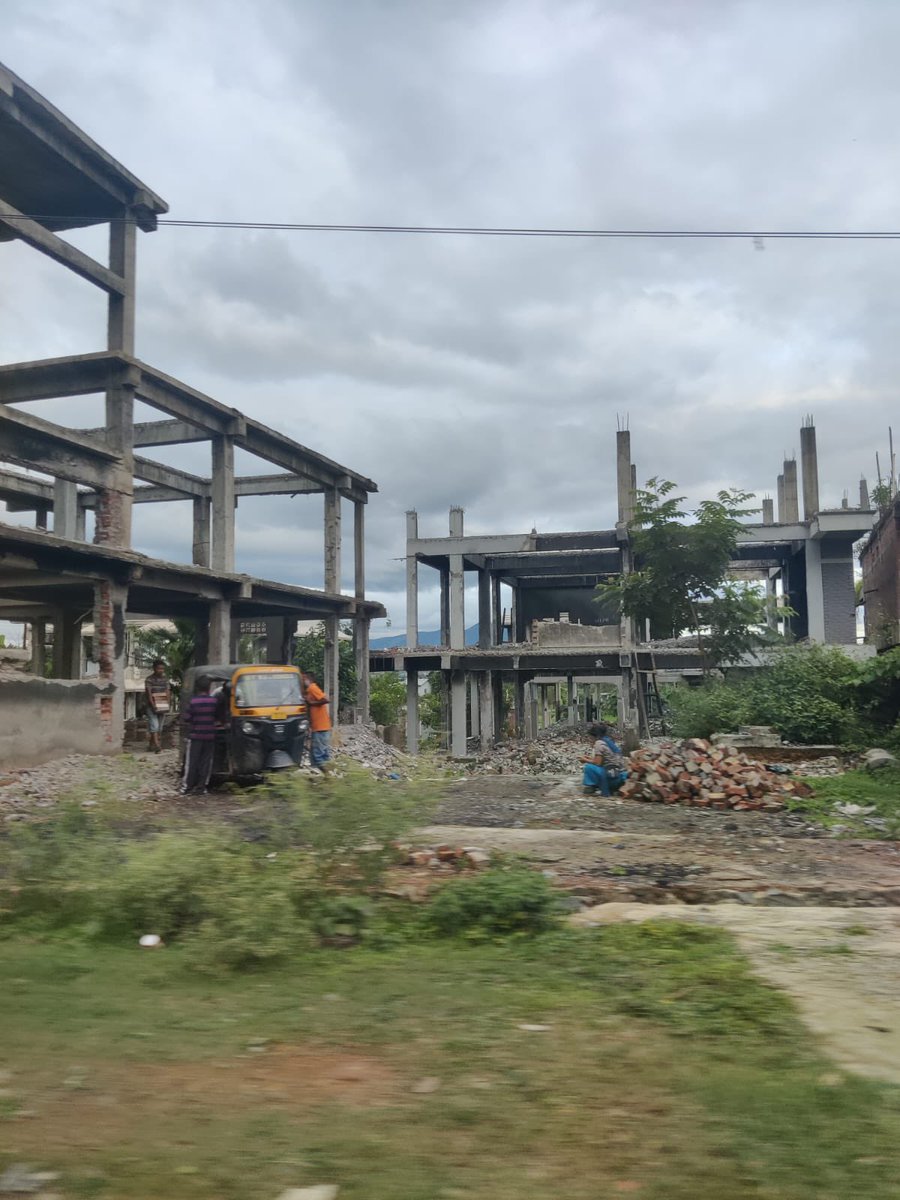EimiMaiden's tweet photo. 𝐌𝐚𝐧𝐢𝐩𝐮𝐫:  
Location: Langol
Dismantling KukiZo houses&amp;collecting the bricks to built themselves a new home. It breaks our hearts to witness our houses in this state. 
The loss of KukiZo homes is a tragedy we must address. #Justice4KukiZo #ManipurViolence https://t.co/yYBYeWk9XF