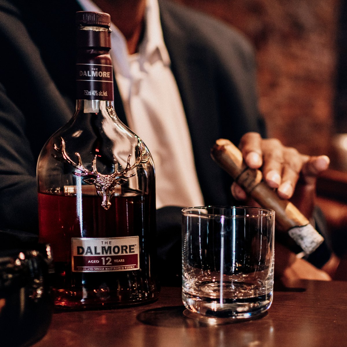 TG_Cigars's tweet photo. What’s more enjoyable than enjoying the finest cigars? Pairing them with a drink! At TG, you’ll find not only the world’s best cigars but also a range of liquor options. Visit us for an extraordinary experience! https://t.co/QGHUt3lqPk #cigars #cigaraficionado #cigarlounge https://t.co/jjwaQ0B95W
