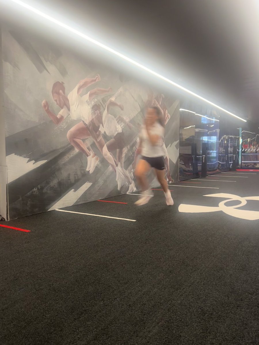 GraveneyPE's tweet photo. Thank you to @UnderArmour for hosting us today for some fitness testing. Our new cohort of academic PE students got to take part to see their athletic potential and have fun at this new academy. 

#GraveneyPE #GraveneySport https://t.co/w9dAEUV2hR